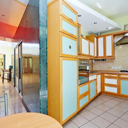 Apartment Deribasovskaya With Jacuzzi أوديسا المظهر الخارجي الصورة