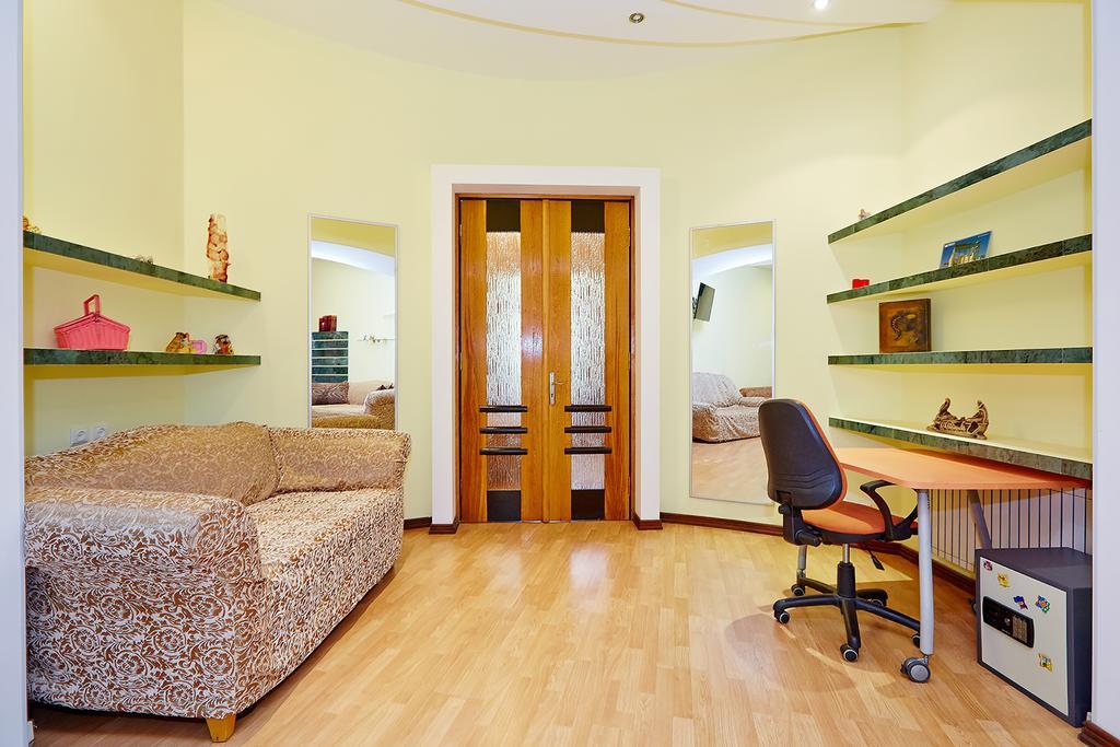 Apartment Deribasovskaya With Jacuzzi أوديسا المظهر الخارجي الصورة