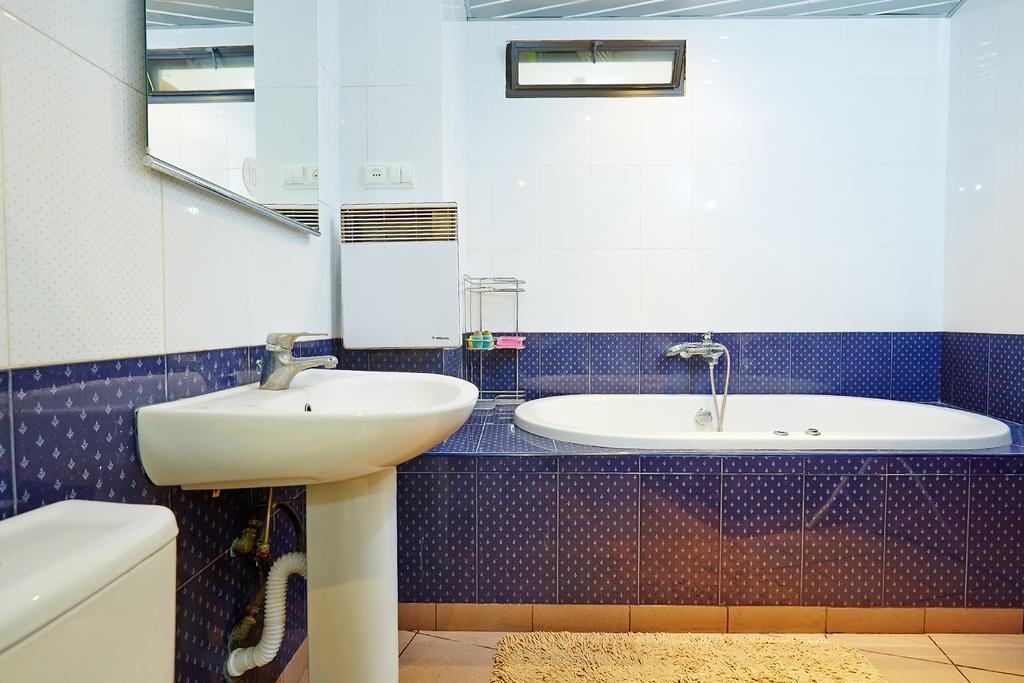 Apartment Deribasovskaya With Jacuzzi أوديسا المظهر الخارجي الصورة