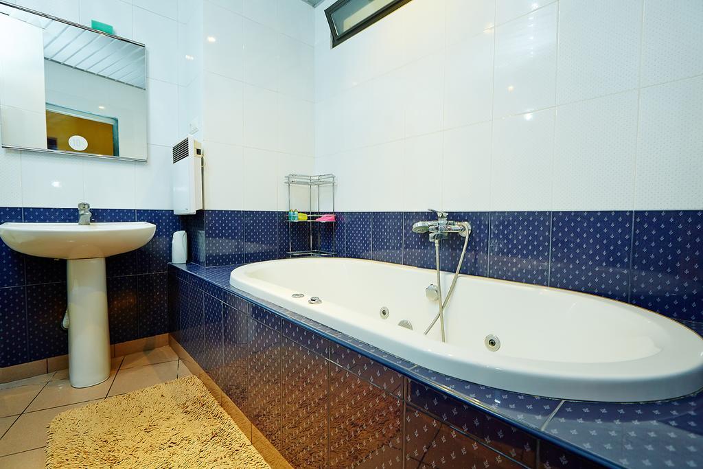 Apartment Deribasovskaya With Jacuzzi أوديسا المظهر الخارجي الصورة